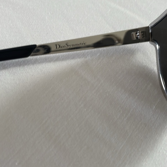 Dior Symmetric Sunglasses - Picture 3 of 6